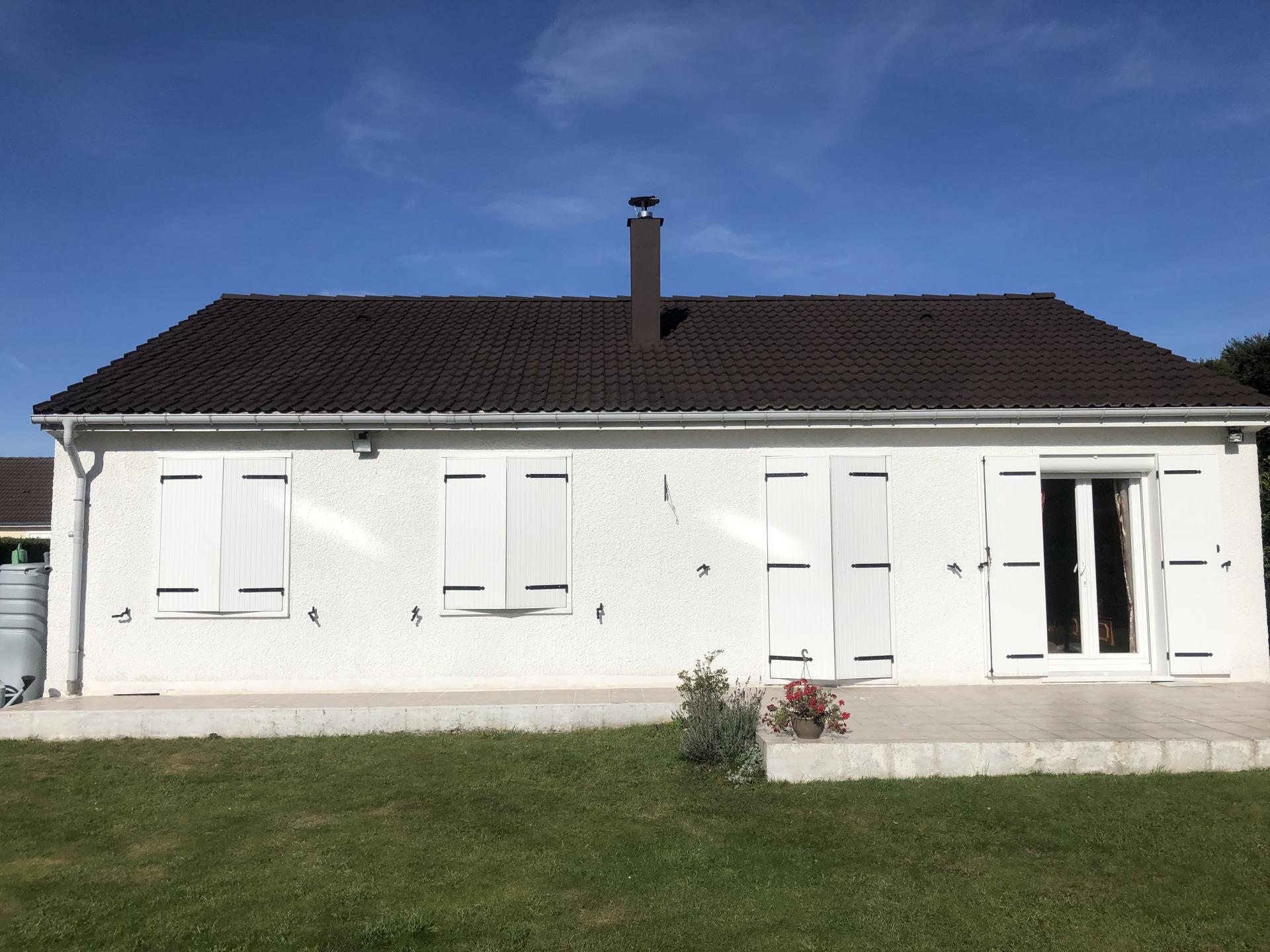 Après traitement et décapage suivie d’une résine colorée couleurs brun marrons