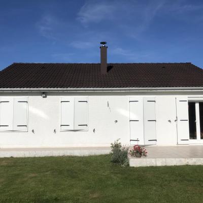 Après traitement et décapage suivie d’une résine colorée couleurs brun marrons