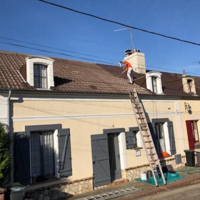 Après traitement et décapage pendant la résine colorée